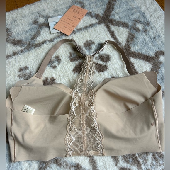 True Body Triangle Lace Racerback Bra - Picture 2 of 11